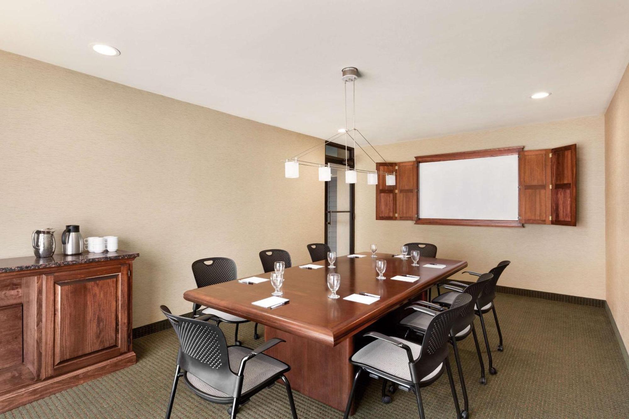 Radisson Overland Park Lenexa