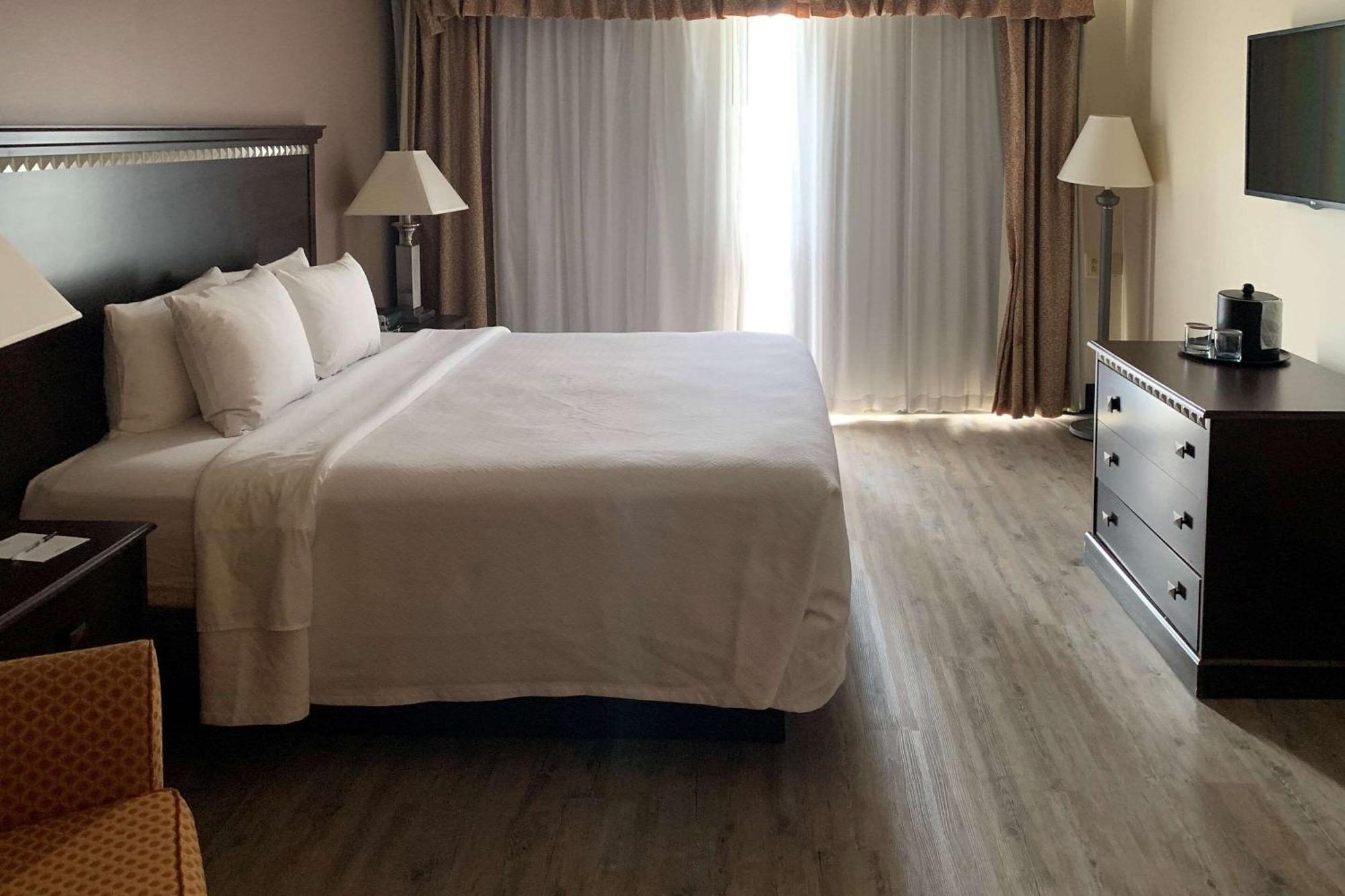 Radisson Overland Park Hotel 4*