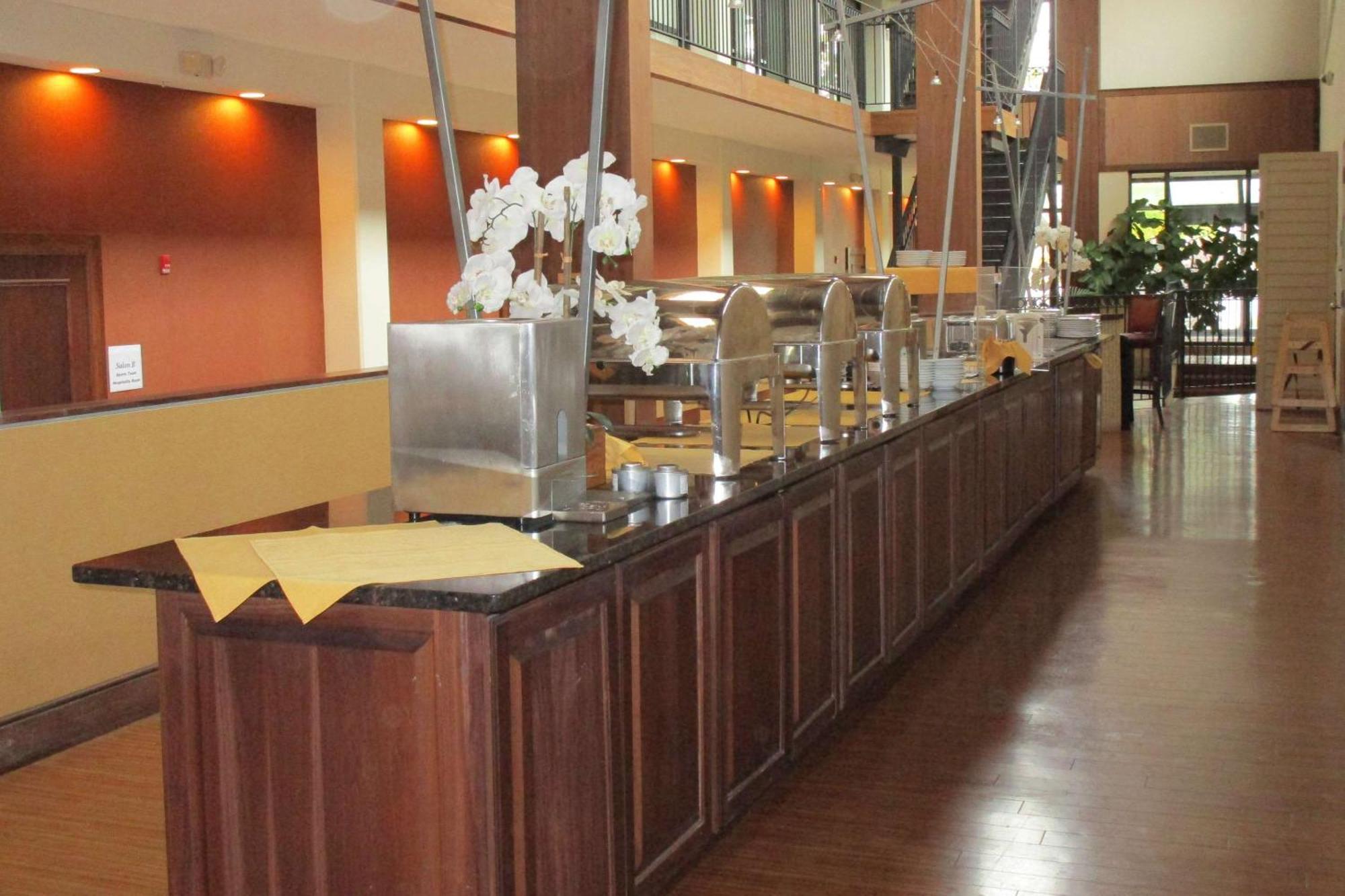 Radisson Overland Park Hotel 4*