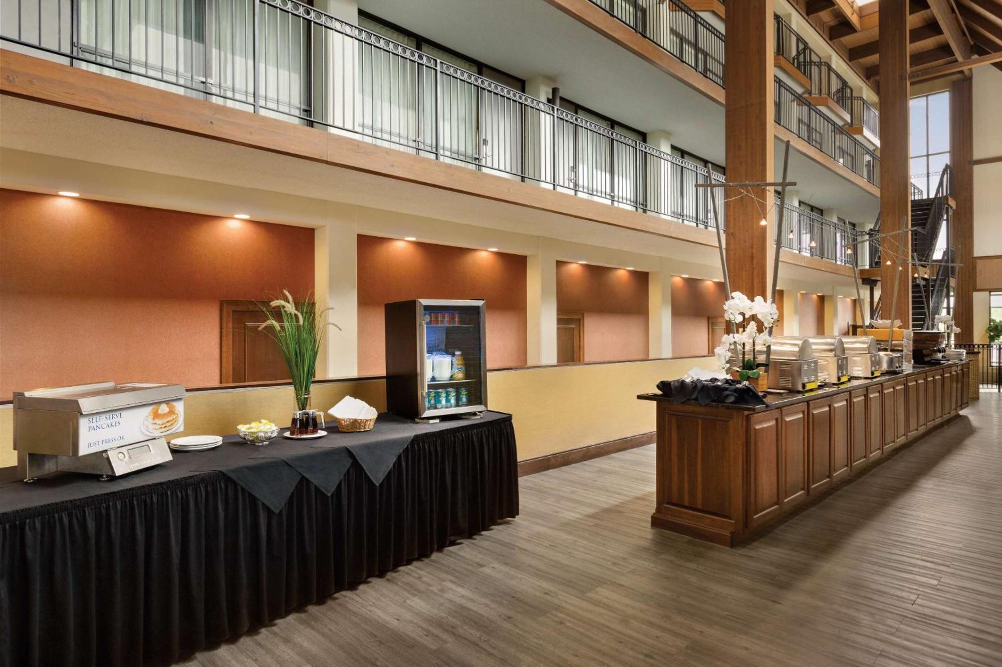 Hotel Radisson Overland Park 4*