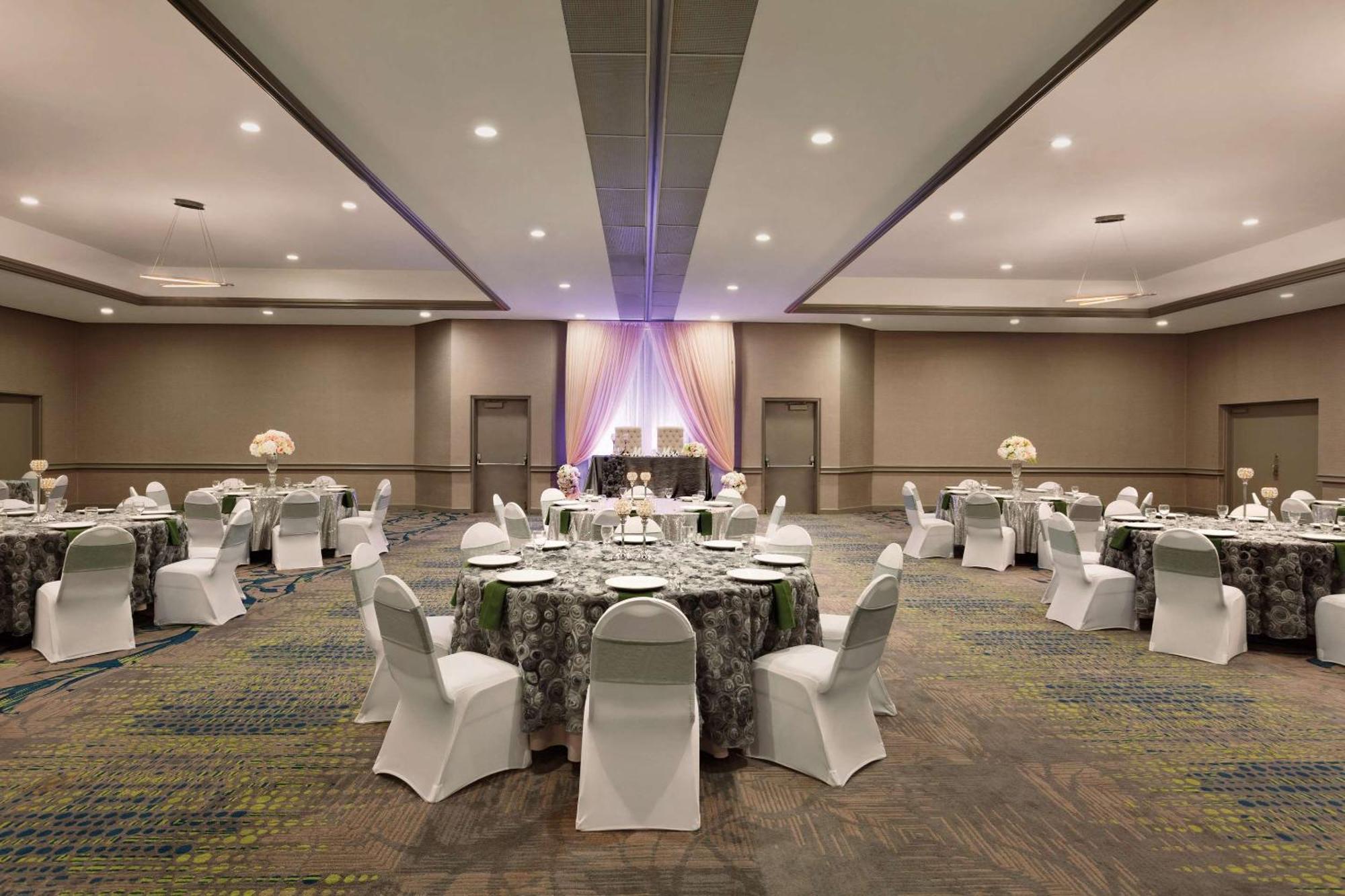 Hotel Radisson Overland Park 4*