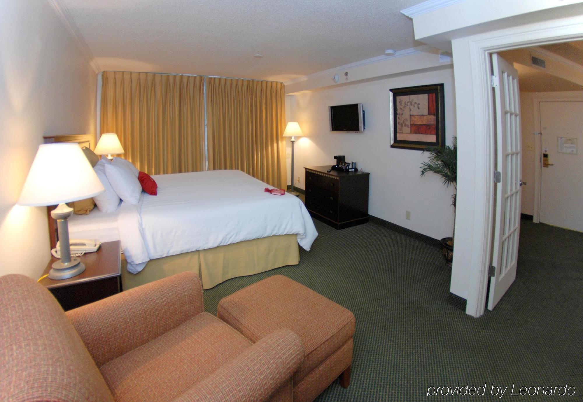 Radisson Overland Park 4*