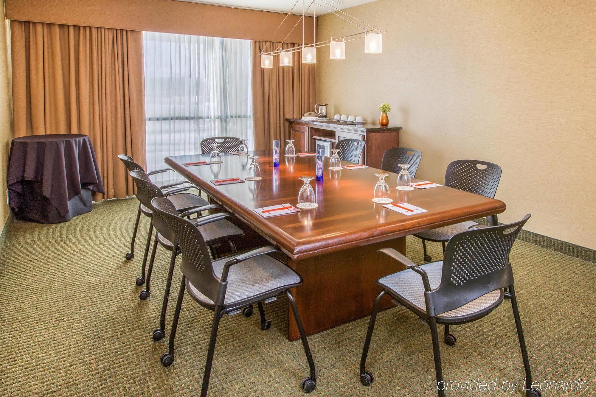 Radisson Overland Park Hotel 4*