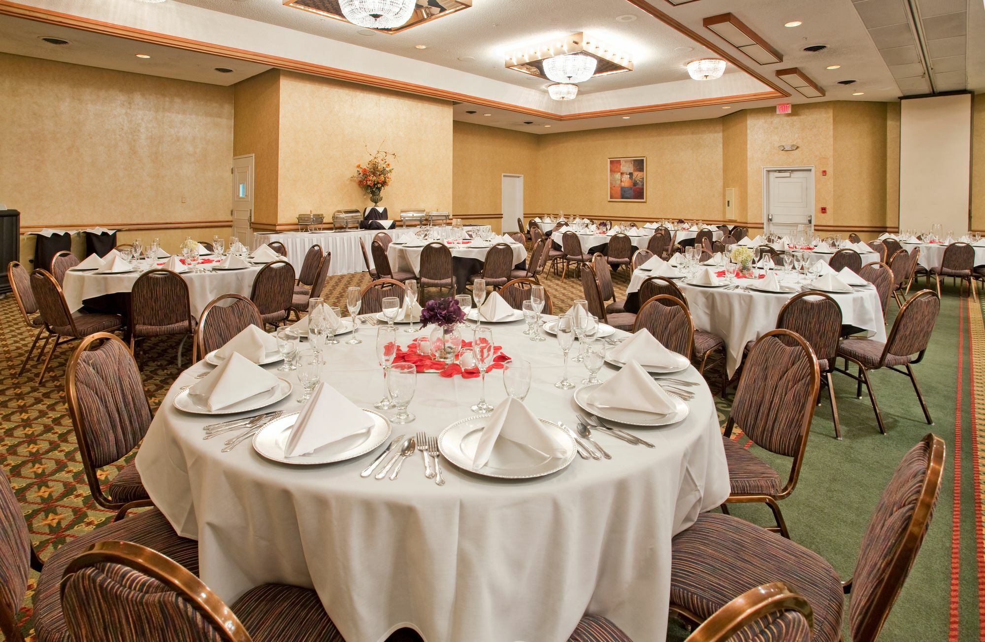 Radisson Overland Park Hotel 4*