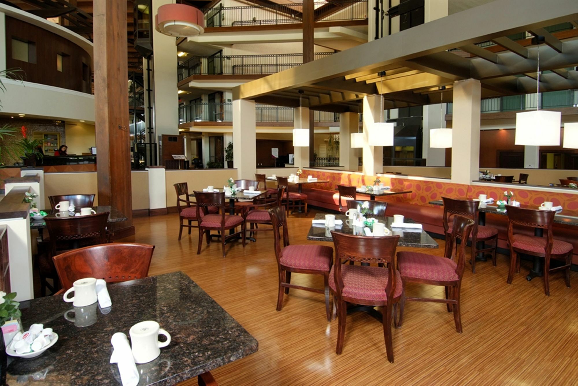 Radisson Overland Park 4*