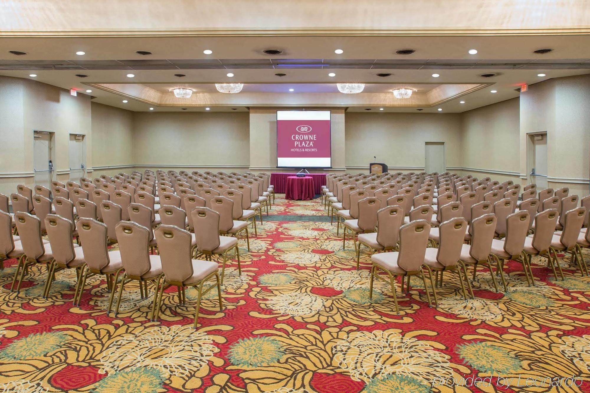 Radisson Overland Park 4*